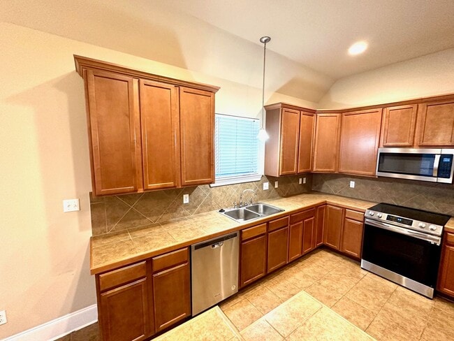 Building Photo - 41188 Lakeway Cove Ave