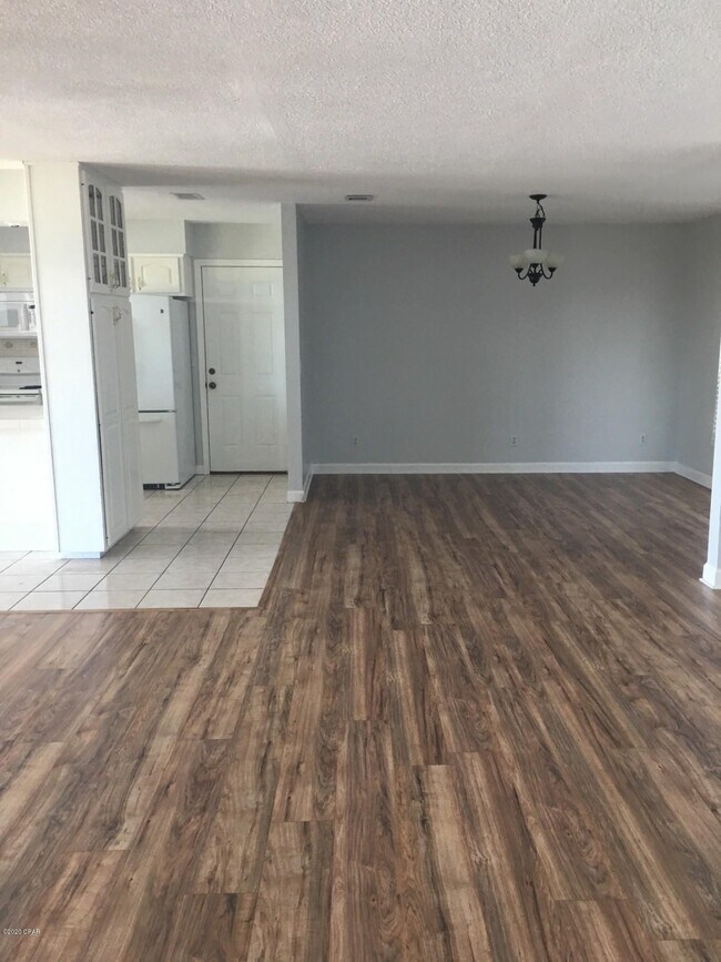 Building Photo - 5816 Bay Front Dr