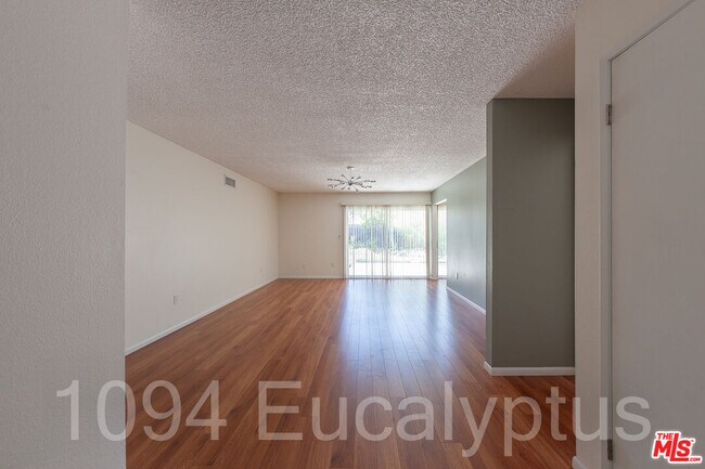 Foto del edificio - 1094 Eucalyptus Ln