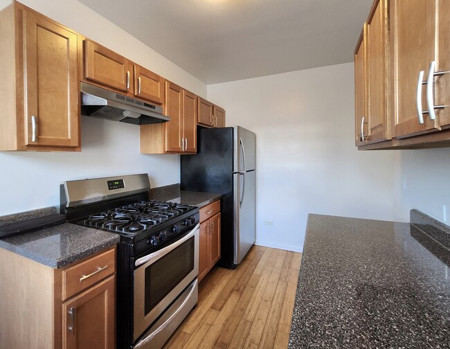 Building Photo - 3217 W Diversey Ave