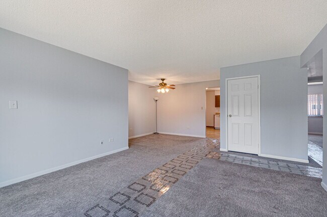 Foto del edificio - 9446 Bay Colony Dr