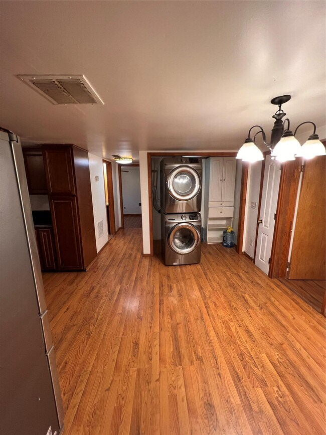 Foto del edificio - 6 Farmingdale Ln