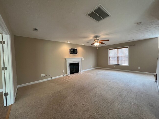 Foto del edificio - Stunning 4 Bed, 2.5 Bath Home in Cameron