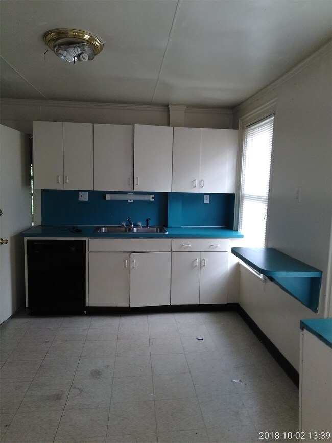 Foto del edificio - 227-29-229 Lakeview Ave