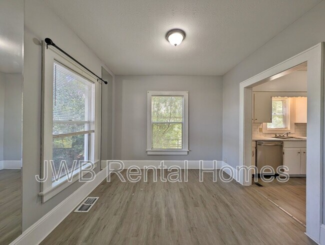 Photo - 715 Cove St House