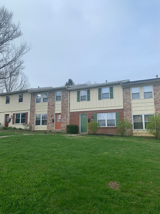 Building Photo - 210 Locust Ave