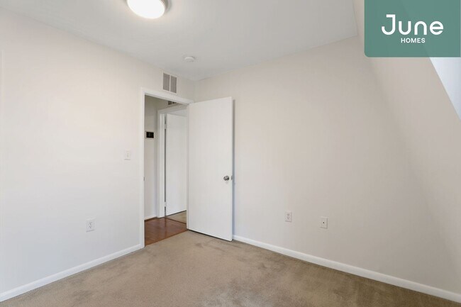 Building Photo - Full room in 5-bed/2.0-bath Home