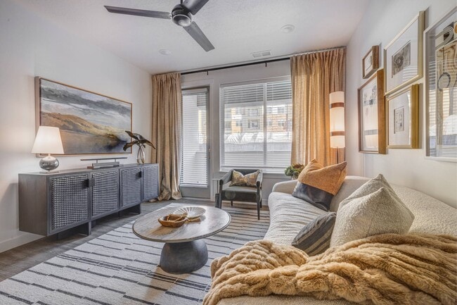 Building Photo - Reveal Apartments & Townhomes