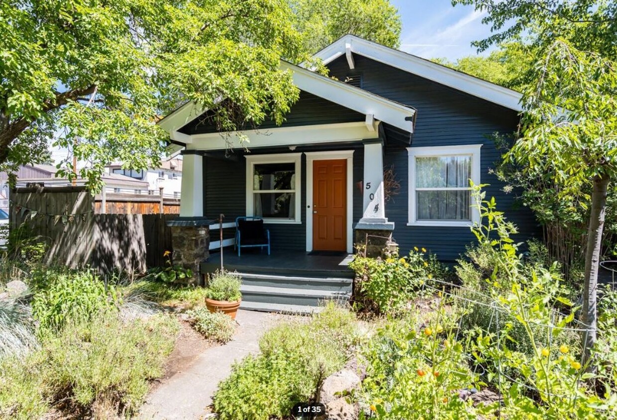 Primary Photo - Charming Bungalow In the Heart of Downtown...