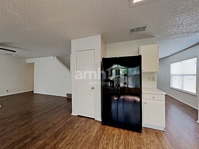 Building Photo - 13352 Pecan Glade