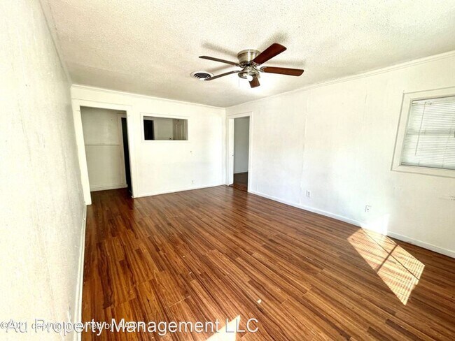 Building Photo - 2 br, 1 bath House - 2204 SW 1ST AVE,