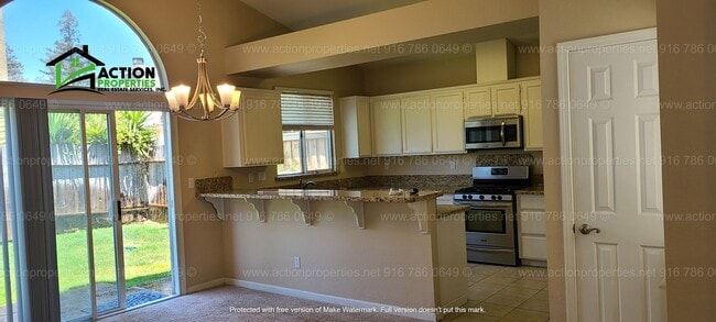 Building Photo - Central Roseville - 3 bedroom, 2 Bathroom ...