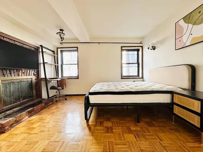 Building Photo - Furnished room/NOT APARTMENT