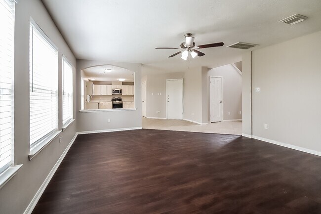 Foto del edificio - 1818 Oak Ridge Dr