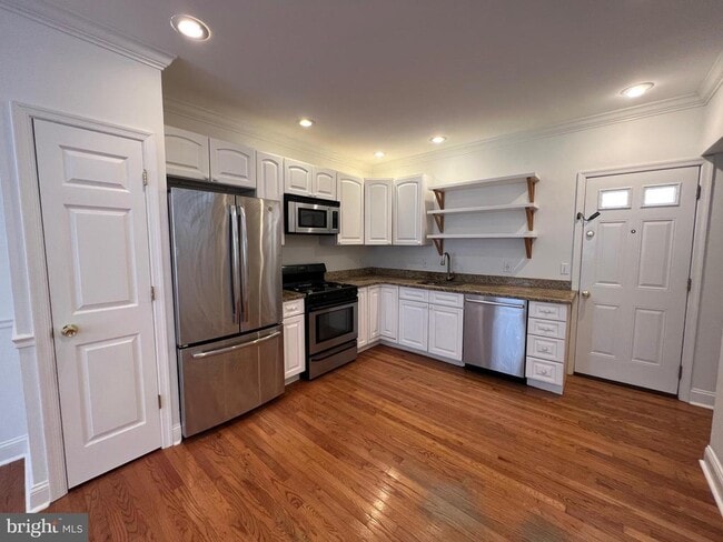 Building Photo - 1007 S Chadwick St