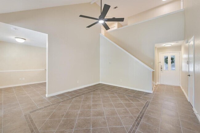Foto del edificio - 6808 Luckenbach Ln