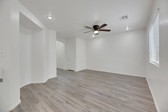 Foto del edificio - Rehabbed 3 Bedroom Rhodes Ranch Beauty!