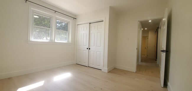 Building Photo - 101 Maple Dr