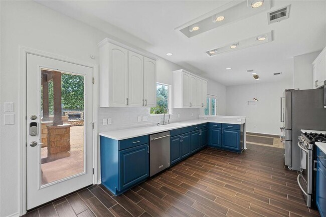 Building Photo - 4400 Chickasaw Ct