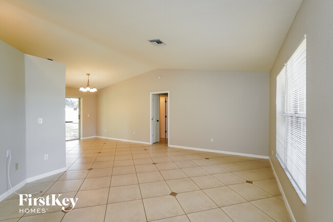Building Photo - 8441 Bahamas Rd
