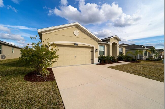 Garage Outside - 6064 SW 89th Street Rd