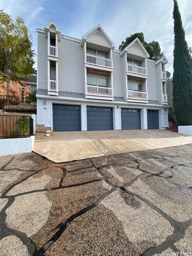 Foto del edificio - 36 W 250 N