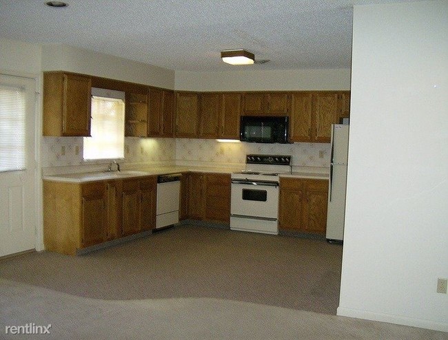Building Photo - 2 br, 2 bath House - 913 C Street MAC