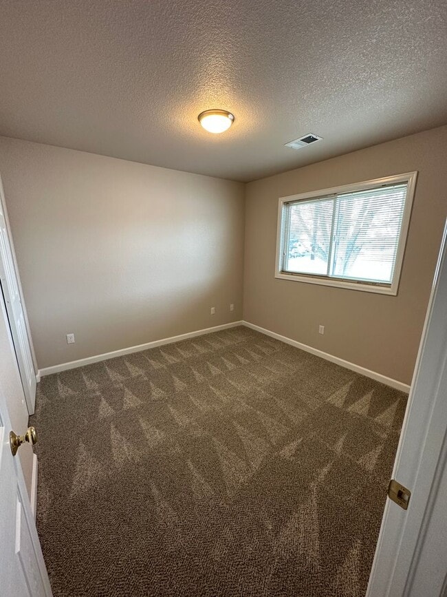 Foto del edificio - 2 BEDROOM, PLUS OFFICE SPACE, 2 BATHROOM, ...