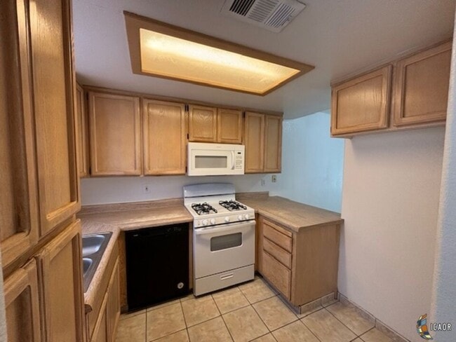 Building Photo - 1120 Rosas St