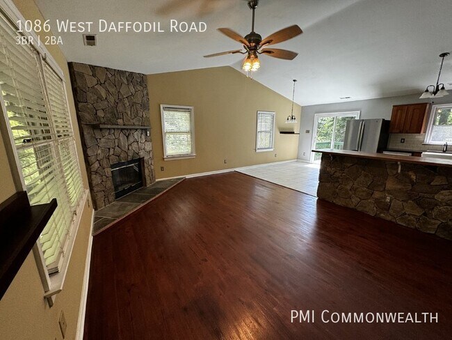 Foto del edificio - 3 Bed / 2 Bath Single Family (Available Now)