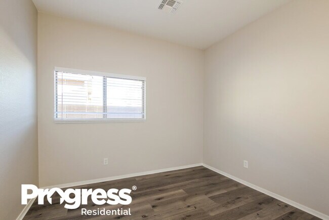 Building Photo - 15313 W Cameron Cir