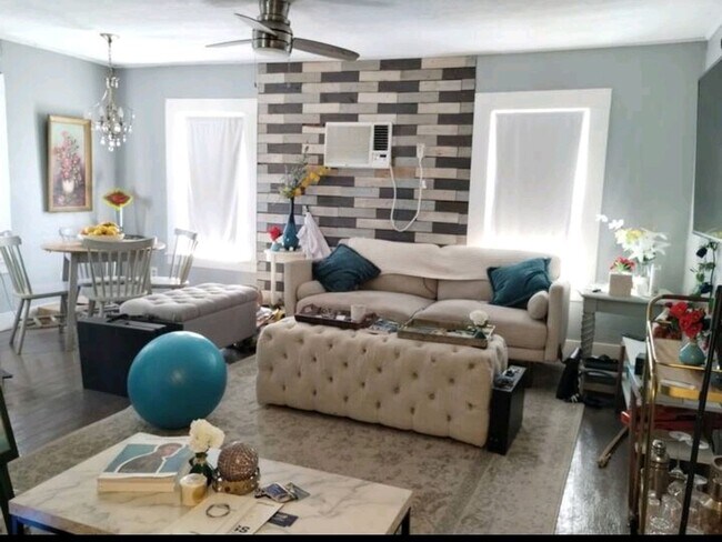 Foto del edificio - 1 Bedroom Guest Home in San Antonio