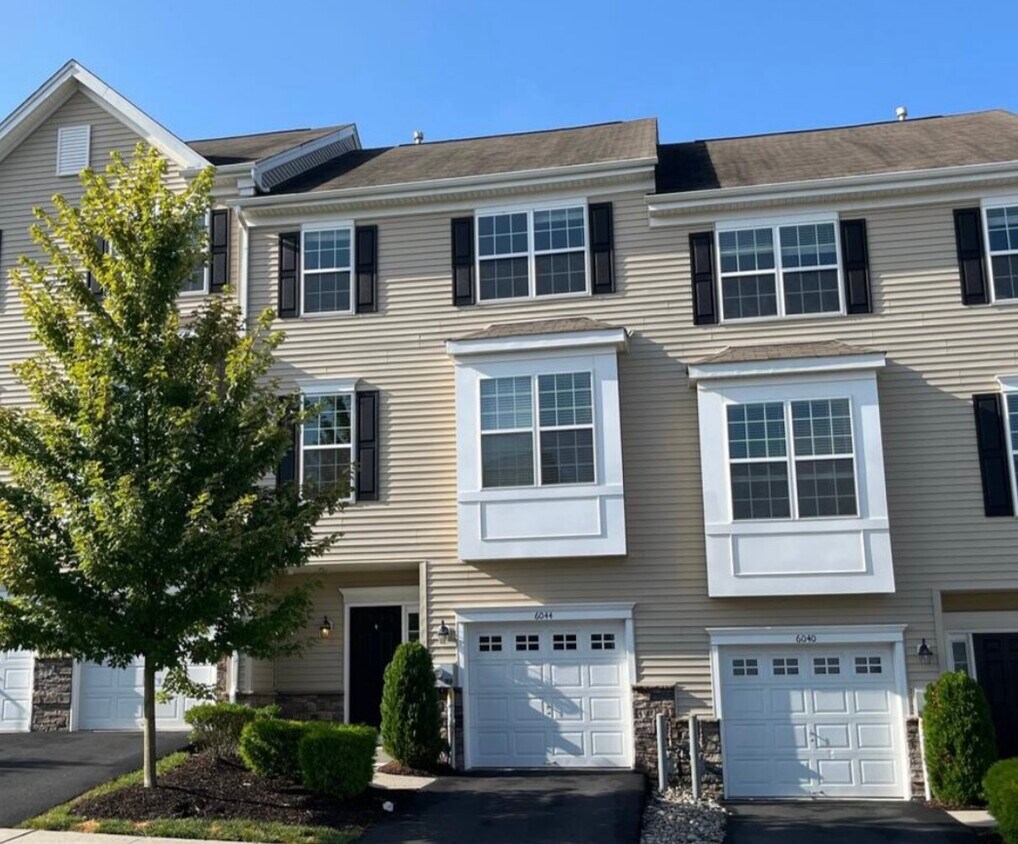 Primary Photo - 6044 Valley Forge Dr