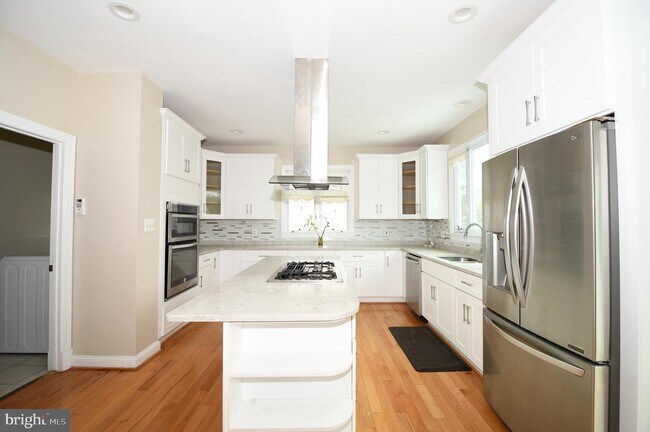 Building Photo - 11421 Potomac Oaks Dr