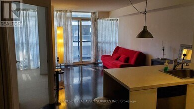 Building Photo - 25 Carlton St.