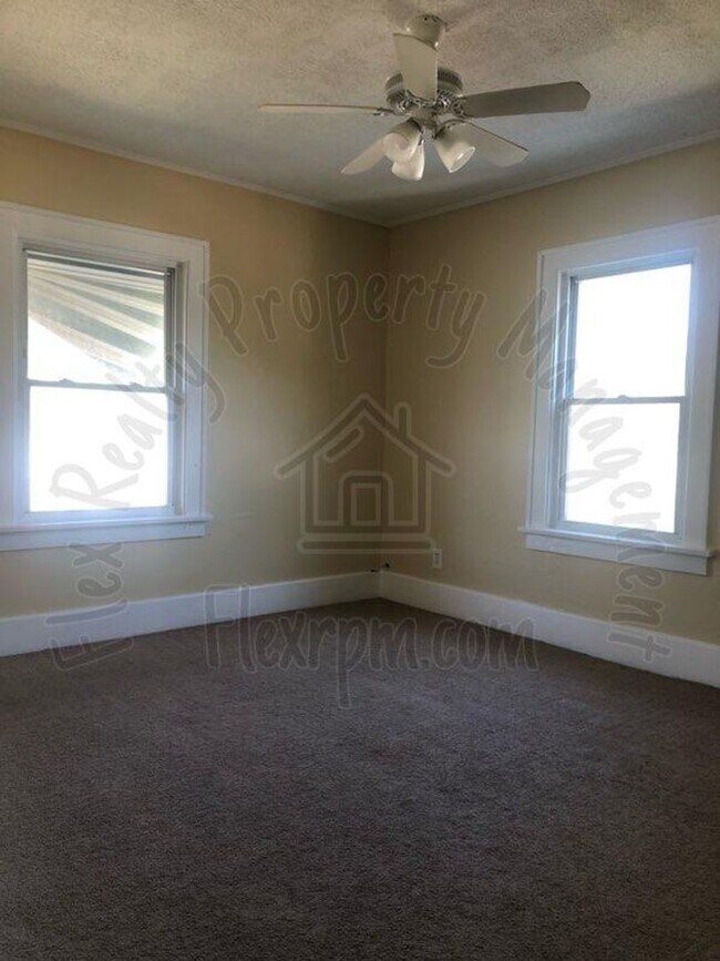 Building Photo - House for rent near the campus of UT