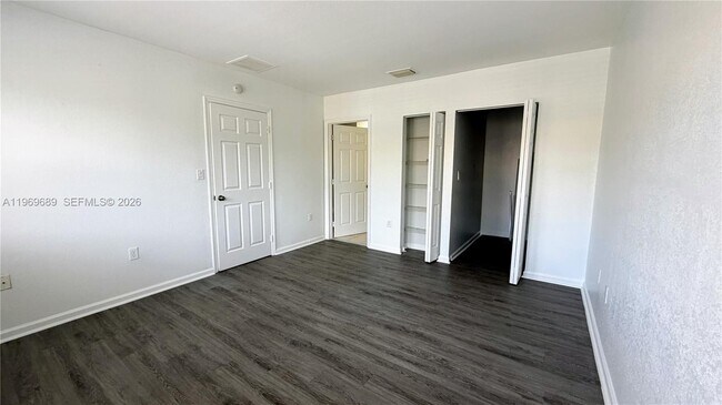 Foto del edificio - 17333 NW 7th Ave