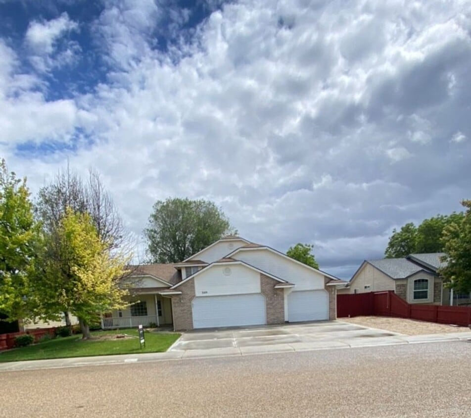 Primary Photo - Spacious Home In A Quiet Subdivision