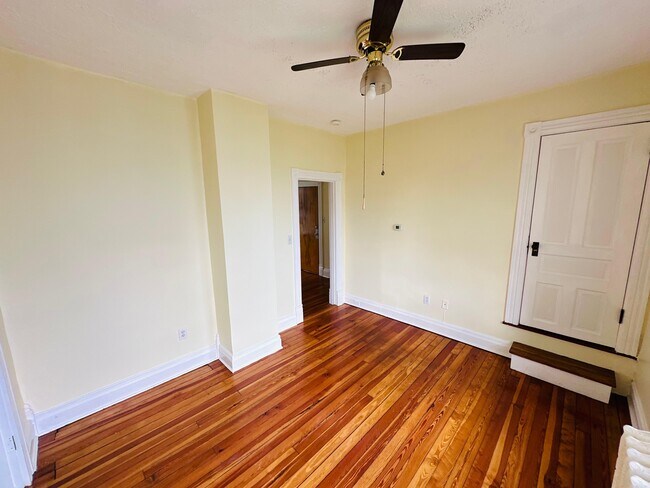 Building Photo - 410 S Loudoun St