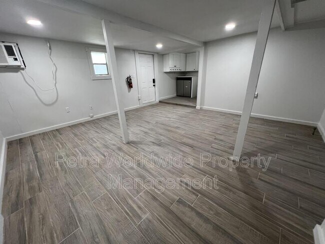Foto del edificio - 611 E Plymouth Ave