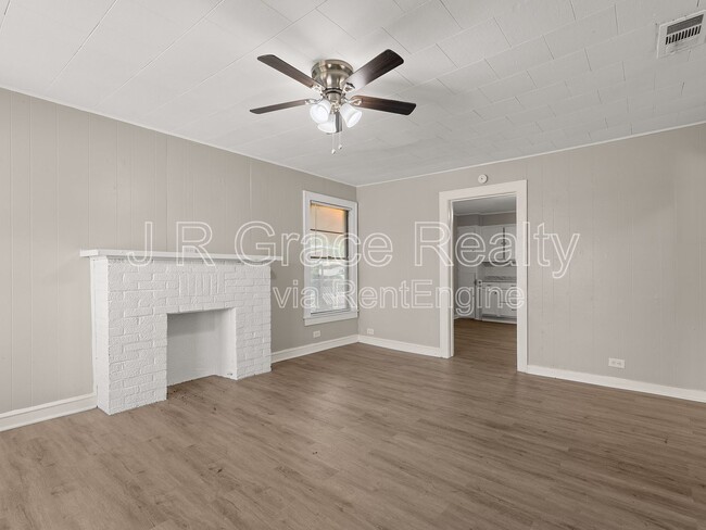 Building Photo - 1801 Reuter Ave