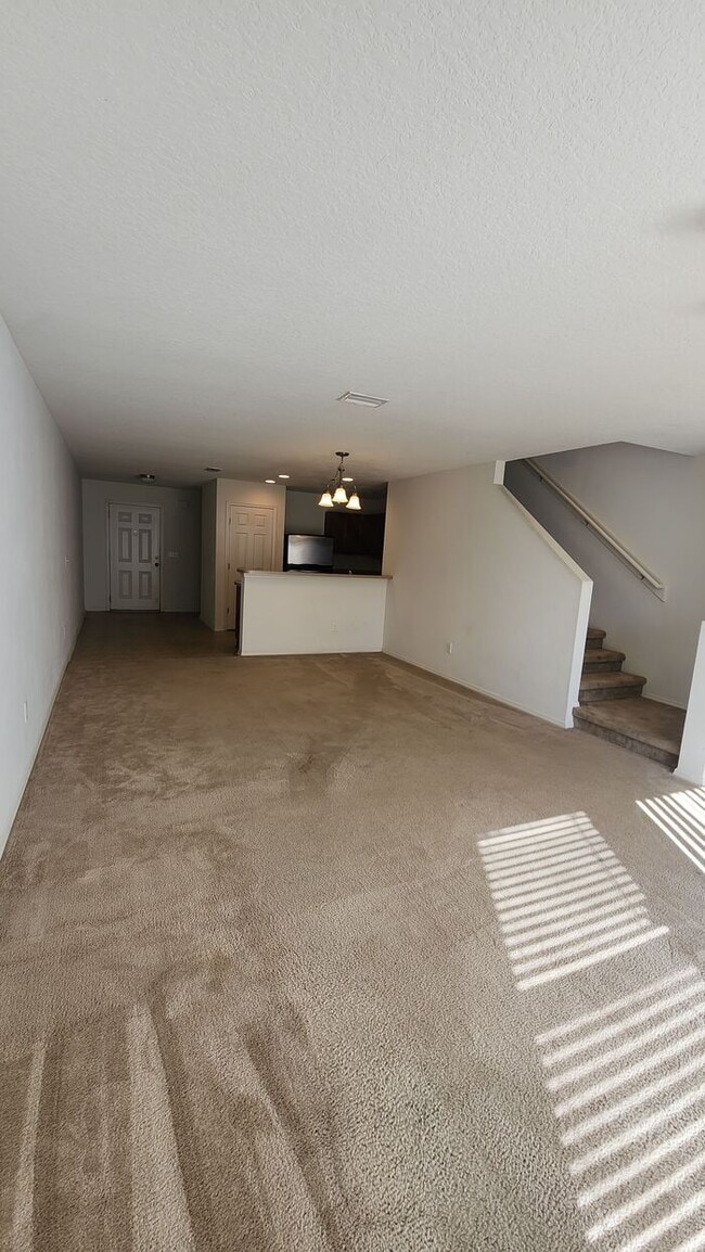 Building Photo - Great 2 Bedroom 1.5 Bath Townhome in Tuscany Village East of SR 16