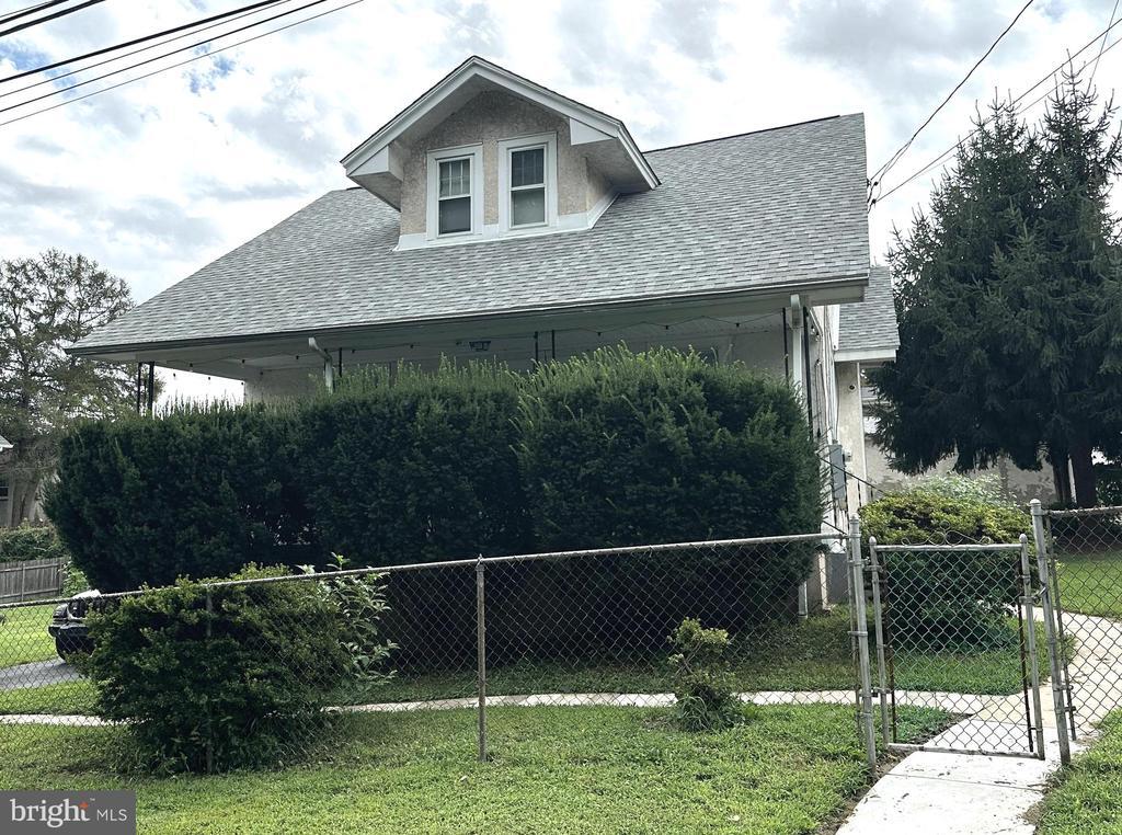 Primary Photo - 11 Elmwood Ave