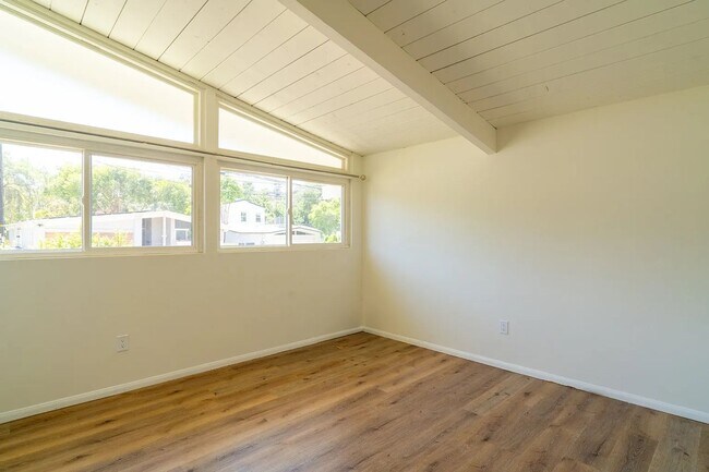 Building Photo - Newly Renovated!! 6 Bedroom property on Baja!