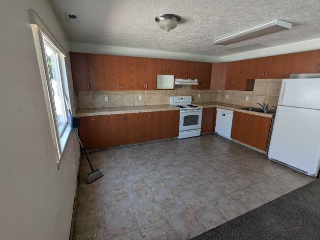 Building Photo - 3175 S 945 E