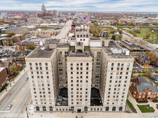 Building Photo - 15 E Kirby St