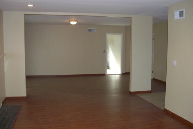 Foto del edificio - 9224 Sophia Ave