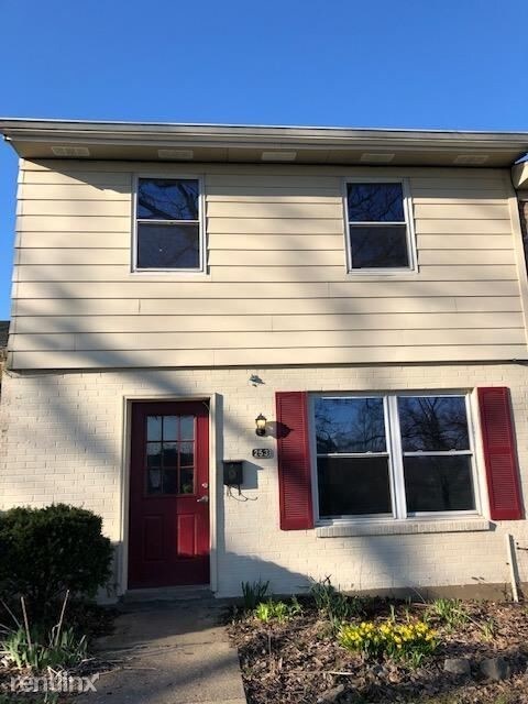 Primary Photo - 3 br, 1.5 bath Townhome - 253 Locust Ln