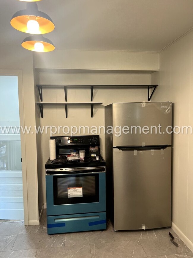 Building Photo - 3 Bed 1 Bath Home in Lambertville Availabl...