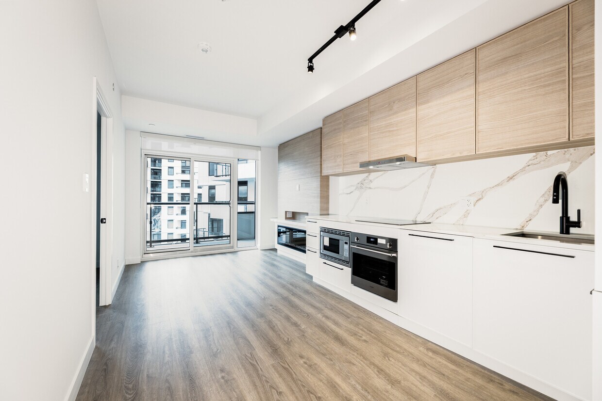 Primary Photo - 1050 Eastern Ave